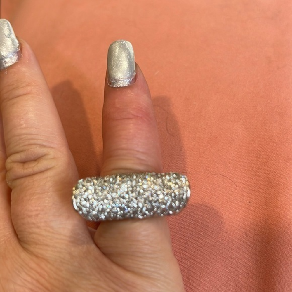 Stunning ring